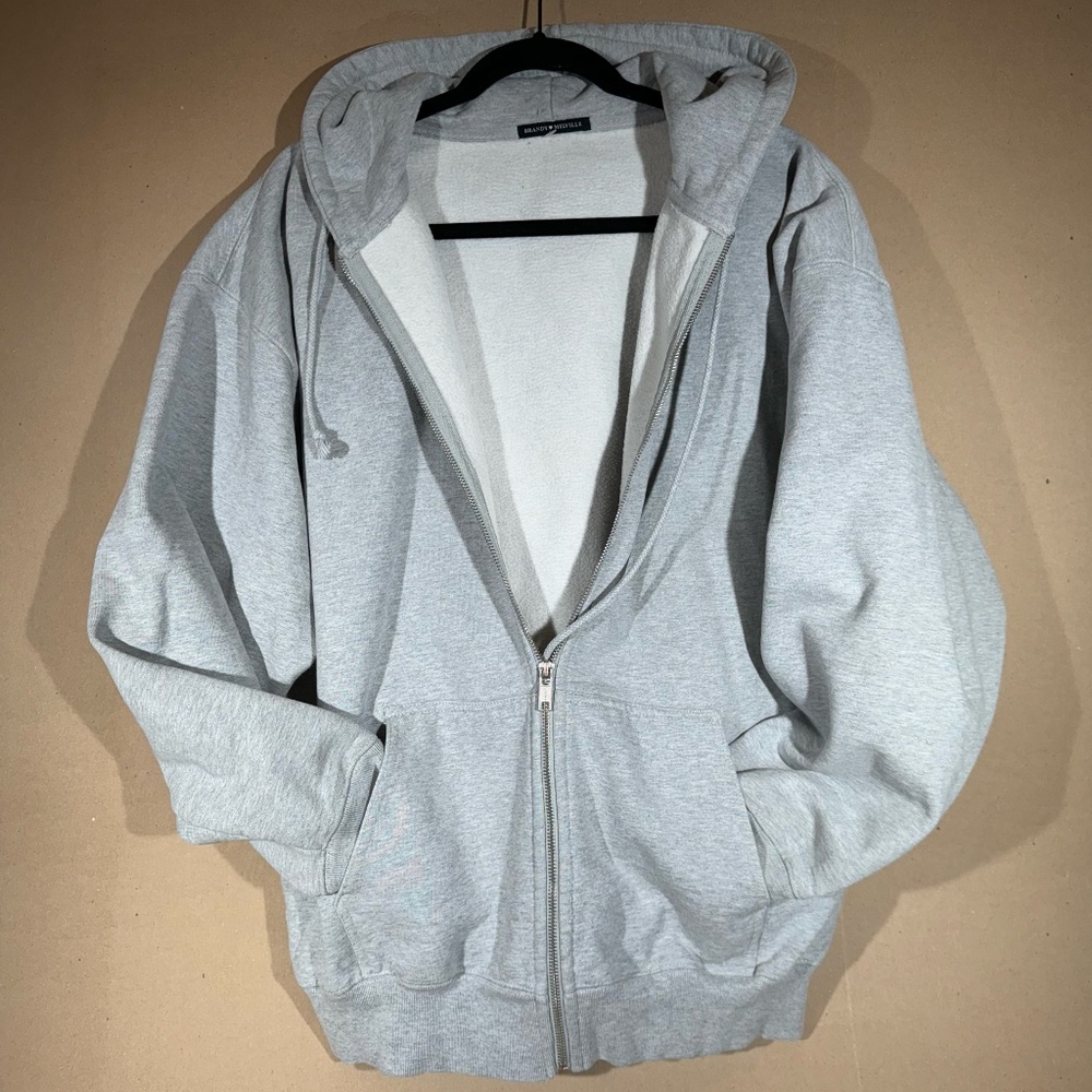 BRANDY MELVILLE — CHRISTY HOODIE